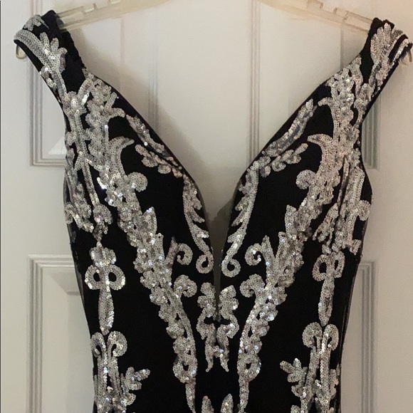 Gown - Picture 3 of 4